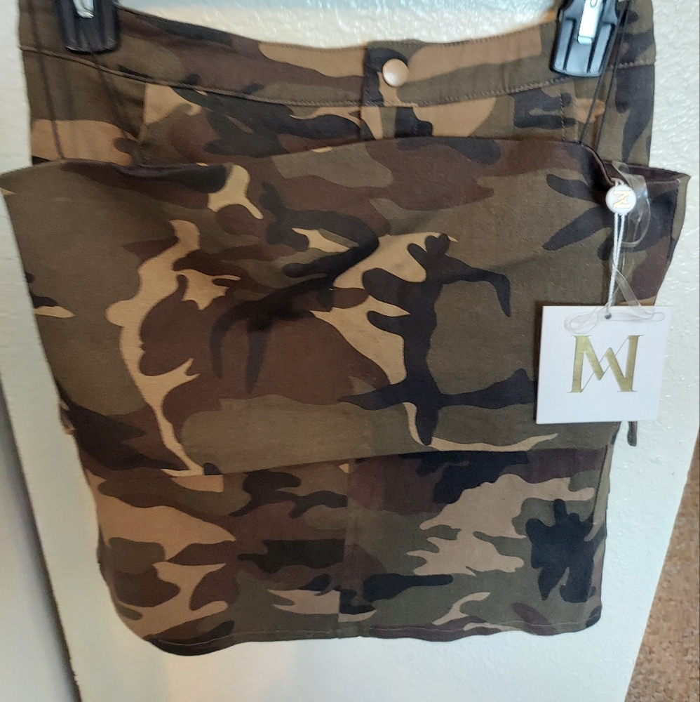 NWT Meshiki 2 Piece Camo Set